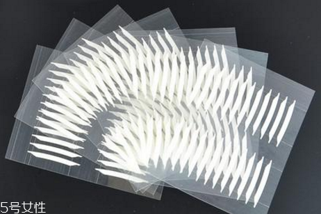 長(zhǎng)期佩戴假睫毛有什么危害？適當(dāng)給眼周肌膚放個(gè)假