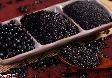 烤箱烤黑芝麻時(shí)間溫度 烤箱烤黑芝麻注意事項(xiàng) 烤箱烤黑芝麻時(shí)間溫度 烤箱烤黑芝麻注意事項(xiàng)