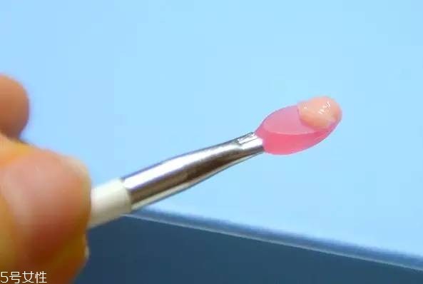 蘭芝唇膜的功效與作用 教你辨認(rèn)蘭芝唇膜的真假 蘭芝唇膜的功效與作用 教你辨認(rèn)蘭芝唇膜的真假