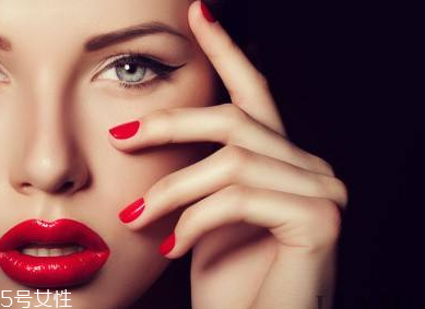 眼線貼怎么貼？教你畫出漂亮的眼線