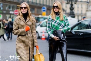 黑色高領(lǐng)毛衣怎么搭配？混搭出時(shí)髦著裝