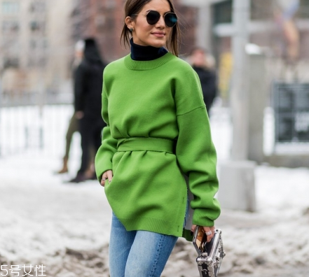 黑色高領(lǐng)毛衣怎么搭配？混搭出時(shí)髦著裝