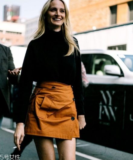 黑色高領(lǐng)毛衣怎么搭配？混搭出時(shí)髦著裝