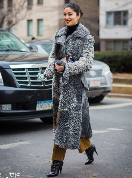 皮草搭配什么褲子好看？打造冬日新時(shí)尚