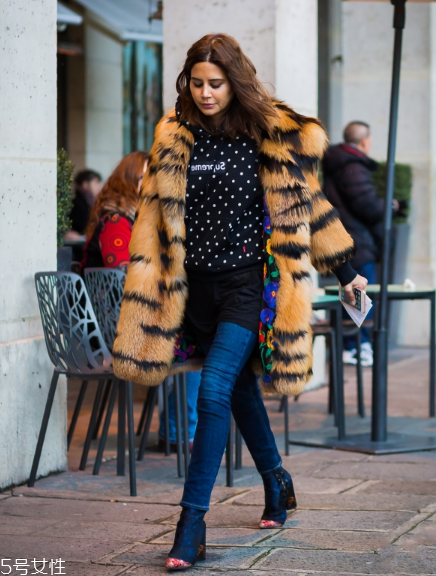 皮草搭配什么褲子好看？打造冬日新時(shí)尚