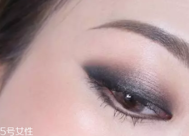 單眼皮眼妝雷區(qū)有哪些？切忌濃妝艷抹