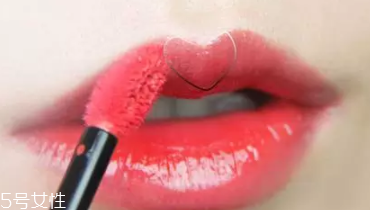 唇釉適合哪些人用？唇紋深的人