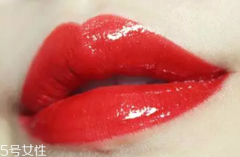 唇釉適合哪些人用？唇紋深的人