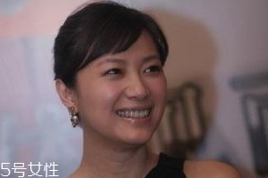 皮膚黑怎么選粉底？至少用兩種色號