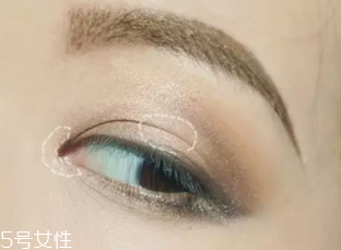 皮膚黑怎么選粉底？至少用兩種色號