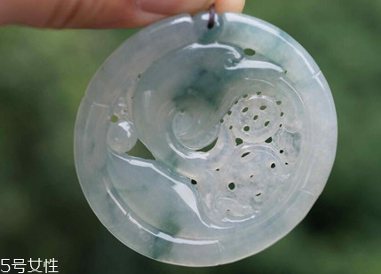 糯種翡翠屬于什么檔次？翡翠的價(jià)值你清楚嗎