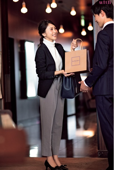 同事聚餐穿什么衣服 符合場(chǎng)合的穿搭技巧 同事聚餐穿什么衣服 符合場(chǎng)合的穿搭技巧