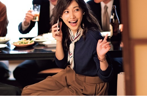 同事聚餐穿什么衣服 符合場(chǎng)合的穿搭技巧 同事聚餐穿什么衣服 符合場(chǎng)合的穿搭技巧