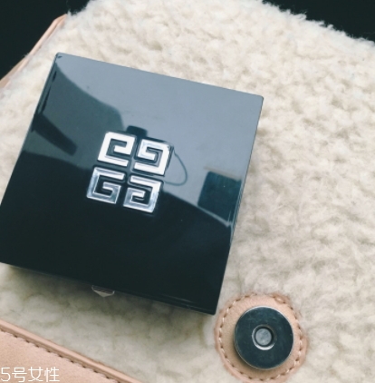 紀(jì)梵希四宮格粉餅怎么用？多功能的四宮格粉餅