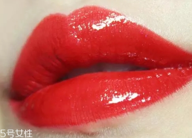 化妝新手怎么化唇妝？咬唇妝自然日常
