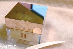 紀(jì)梵希少女眼霜怎么樣？粉色少女眼霜評(píng)測(cè)