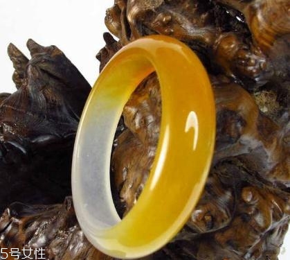 黃龍玉手鐲多少錢？這個種類的價值最貴