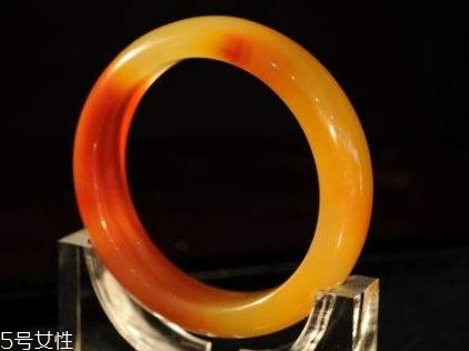 黃龍玉手鐲多少錢？這個種類的價值最貴