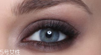 眼部容易暈妝原因 眼皮打底要做好 眼部容易暈妝原因 眼皮打底要做好