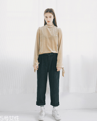 燈芯絨衣服怎么搭配？帶你提升時(shí)尚感與高級(jí)感