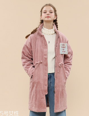 燈芯絨衣服怎么搭配？帶你提升時(shí)尚感與高級(jí)感