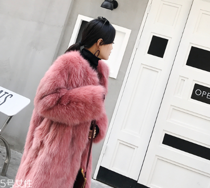 皮草和羊剪絨哪個暖和？看完你就清楚了