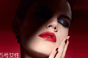 怎么涂口紅不干沒(méi)唇紋？淡化唇紋的唇膏這樣用有效