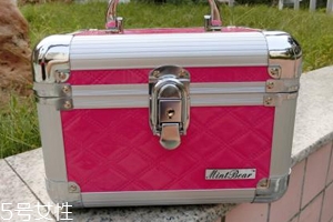 化妝箱可以帶上飛機(jī)嗎？看你裝什么產(chǎn)品