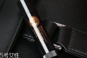 唇膏可以祛痘嗎？小心致痘風(fēng)險(xiǎn)