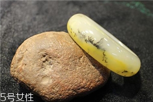 黃龍玉手鐲戴哪只手？手鐲佩戴要當心