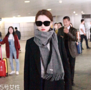 圍巾上的標簽要不要剪？做對的人好少