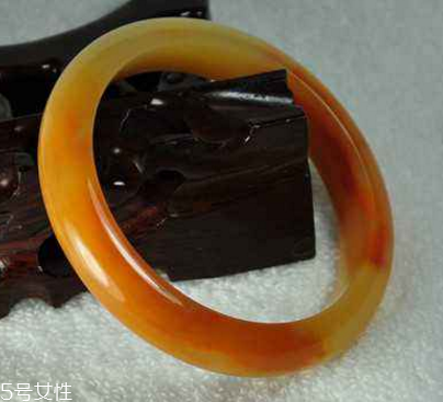 黃龍玉手鐲起棉怎么辦？正常現(xiàn)象不必驚慌