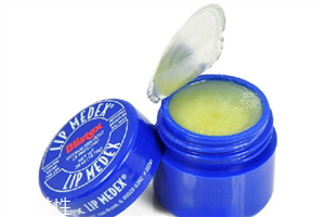 blistex唇膏有哪幾款？使用唇膏應(yīng)該適量