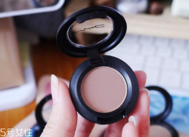 年會這樣妝，讓你氣場碾壓全場！