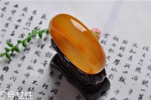 黃龍玉手鐲對身體好嗎？原來戴玉的好處這么多