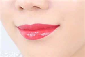 紅唇妝怎么畫最好看？復古紅唇妝的畫法