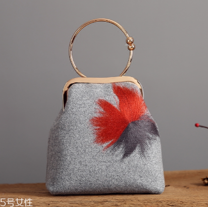 過年背什么包包好看？2018最火的包包款式