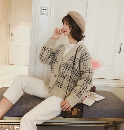 格子針織衫怎么搭配？有一種經(jīng)典叫格紋