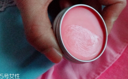 潤唇膏保質(zhì)期是多久？過期的潤唇膏不建議使用