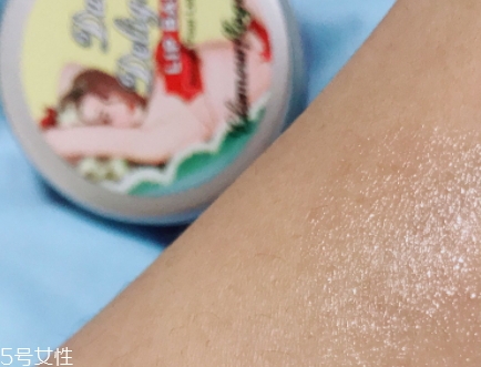 潤唇膏保質(zhì)期是多久？過期的潤唇膏不建議使用