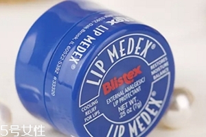 潤唇膏和唇蜜的區(qū)別 潤唇膏vs唇蜜 潤唇膏和唇蜜的區(qū)別 潤唇膏vs唇蜜