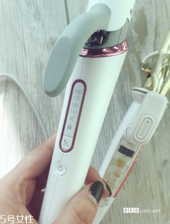 小泉成器陶瓷卷發(fā)棒好用嗎？好用的發(fā)型工具卷發(fā)棒