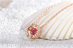 項(xiàng)鏈纏在一起怎么辦？教你輕松解開項(xiàng)鏈打結(jié)