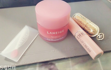 涂抹式唇膜和唇膜貼的用法 唇膜不可以當(dāng)做唇膏使用 涂抹式唇膜和唇膜貼的用法 唇膜不可以當(dāng)做唇膏使用