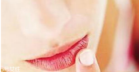 蘭芝唇膜孕婦能用嗎？起皮嘴唇的福音