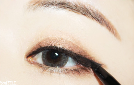 紅唇妝怎么畫最好看？復古紅唇妝的畫法