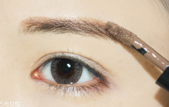 紅唇妝怎么畫最好看？復古紅唇妝的畫法