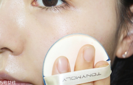 紅唇妝怎么畫最好看？復古紅唇妝的畫法