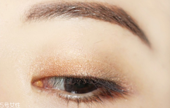 紅唇妝怎么畫最好看？復古紅唇妝的畫法