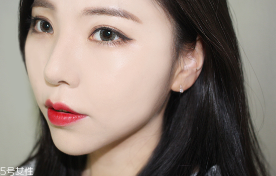 紅唇妝怎么畫最好看？復古紅唇妝的畫法